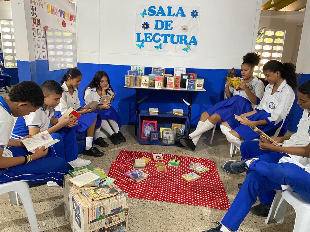 Estudiantes en educación en casa